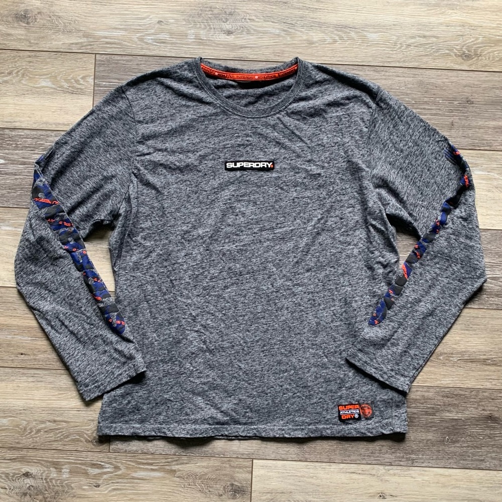 Men’s Superdry Raised Logo T-Shirt (fits L-XL)